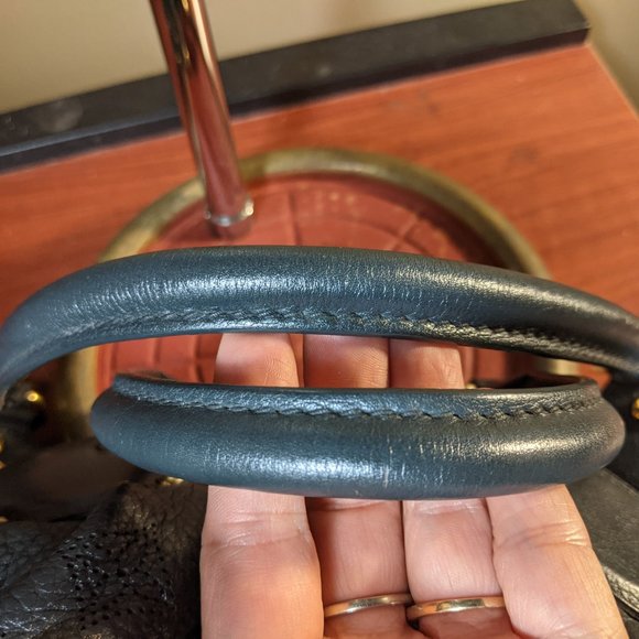 Auth Louis Vuitton Mahina Large Leather bag - Picture 6 of 16